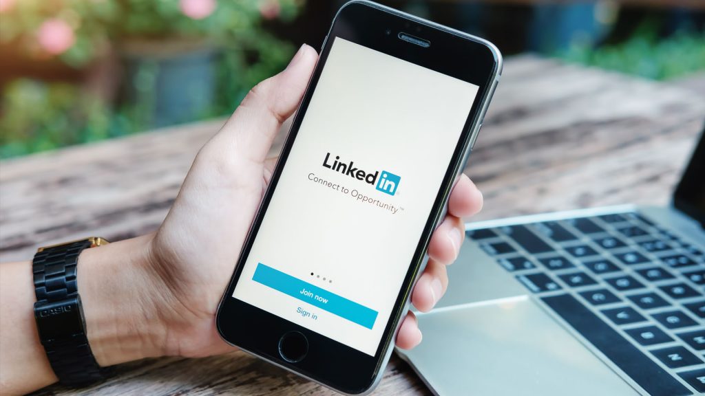 Tips to use LinkedIn to find a Job